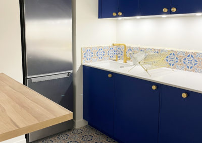 APPARTEMENT-BORDEAUX-SENIOR-APRES-CUISINE-BLEU-KLEIN-